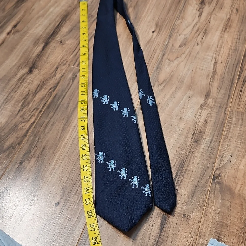 Resilio Piggs & Parsons Vintage Navy Blue Lion Patterned Men's Tie